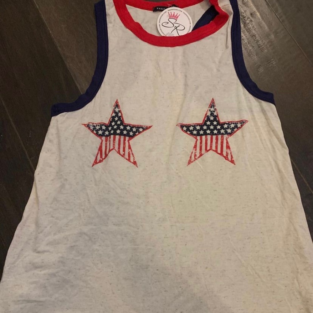 Flowy tank with stars